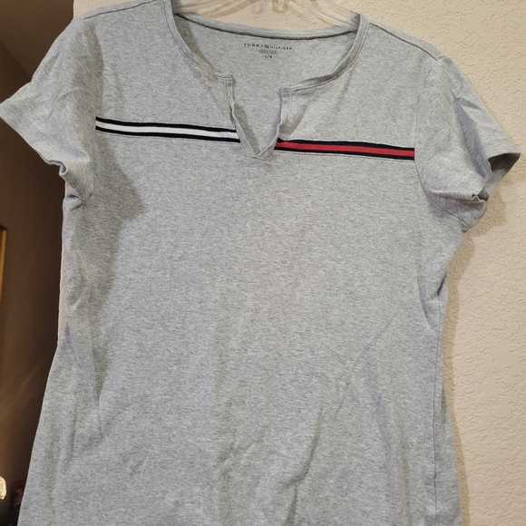 Tommy Hilfiger Gray T-Shirt - Picture 1 of 4